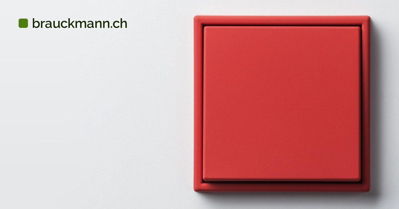 Symbolfoto zum Artikel „Copilot Business: neue Modelle ab 26. August automatisch aktiv“ (light switch, young, red)