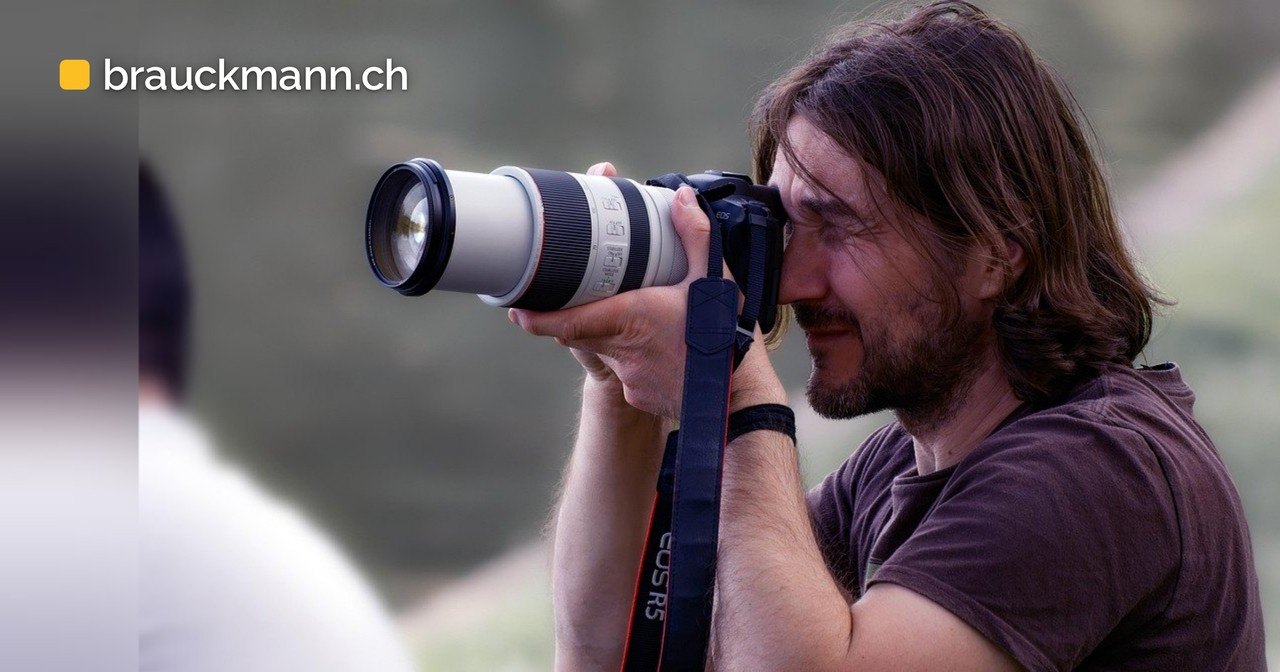 Symbolfoto zum Artikel „Danke, Pixabay: 6,3 Millionen freie Fotos für meinen Blog“ (man, photographer, outdoors)