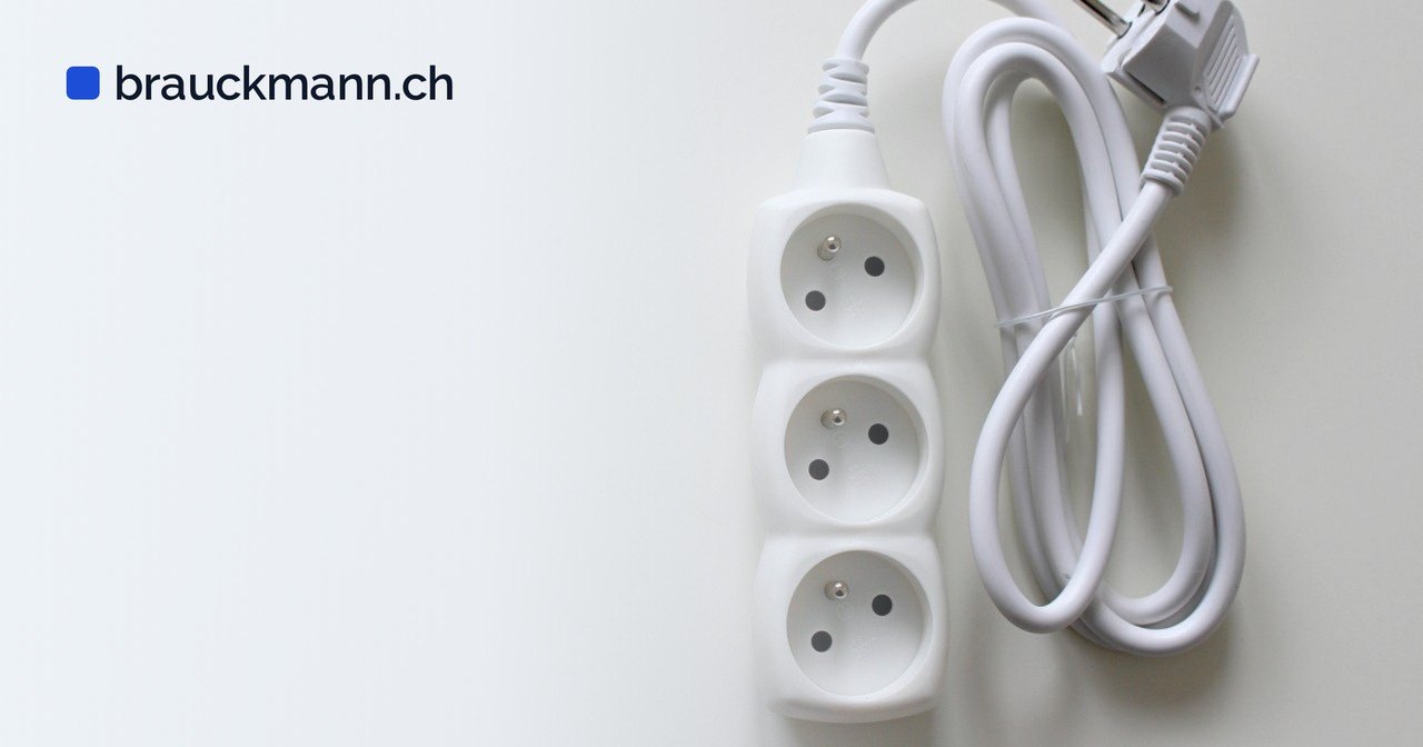 Symbolfoto zum Artikel „MCP-Spezifikation 2026-07-28: Das Protokoll wird zustandslos“ (power outlet, cable, power line)