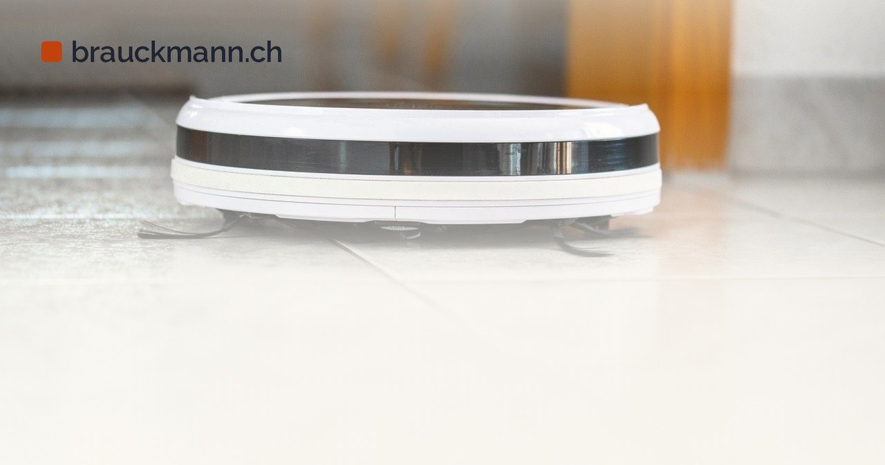 Symbolfoto zum Artikel „KI-Würmer auf IoT-Geräten: Anthropic warnt vor Replikatoren“ (vacuum cleaner, robot, household)