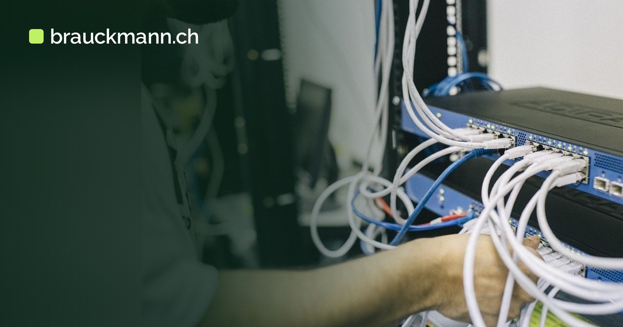 Symbolfoto zum Artikel „Cisco Secure Email Gateway: Kritische Lücke wird angegriffen“ (engineer, fiber, fieldengineer)