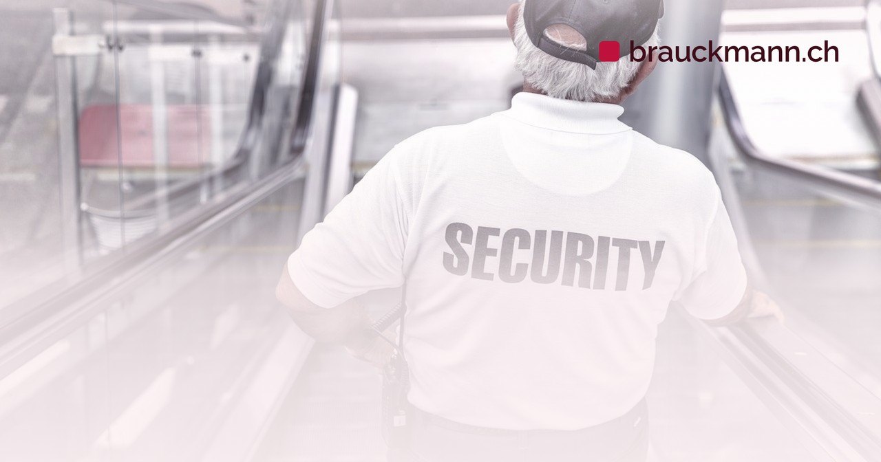 Symbolfoto zum Artikel „Drupal: Kritische Lücken erlauben Codeausführung“ (security, man, escalator)