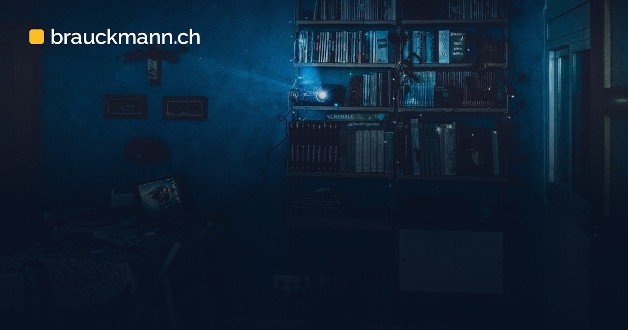 Symbolfoto zum Artikel „Akira erpresst den Bund: Pensionskassen-Daten im Visier“ (cinema, projector, home)