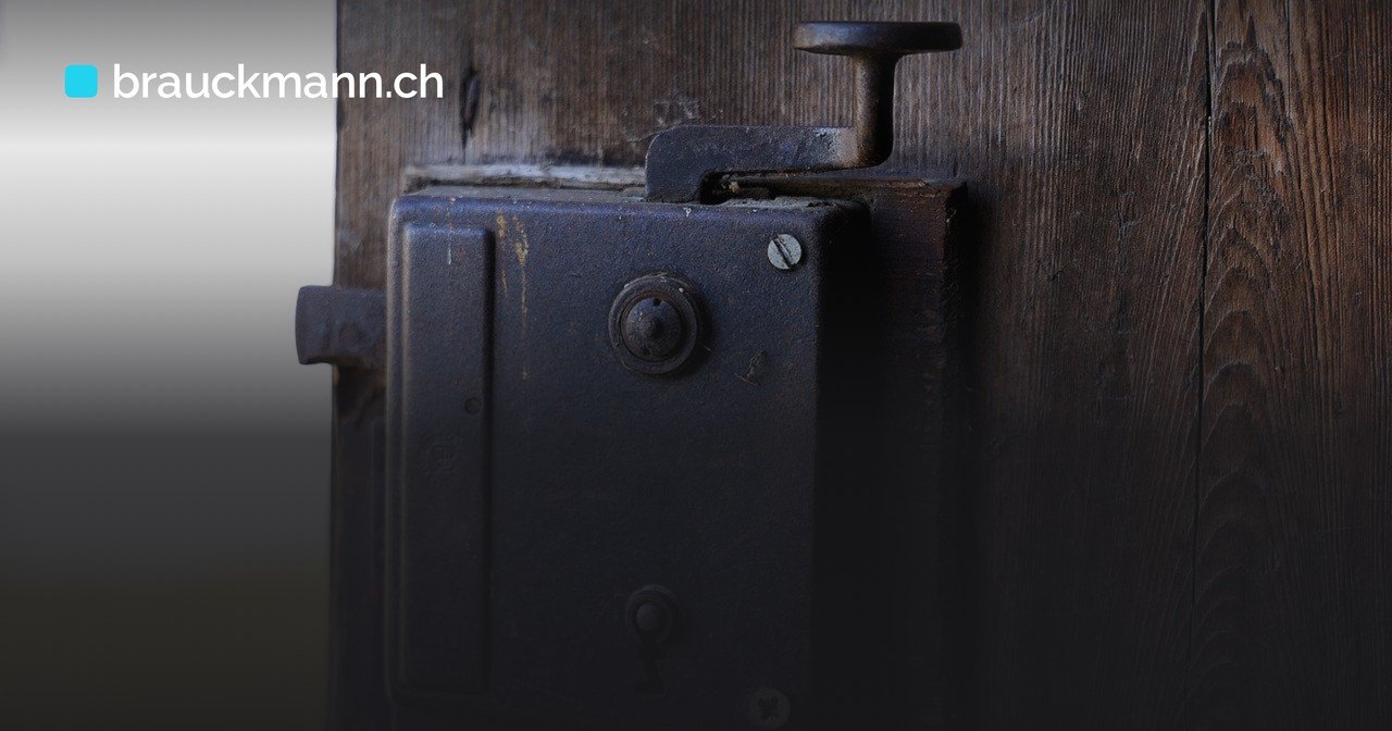Symbolfoto zum Artikel „eMudhra: 8 kompromittierte TLS-Zwischenzertifikate gesperrt“ (door lock, old, metal)