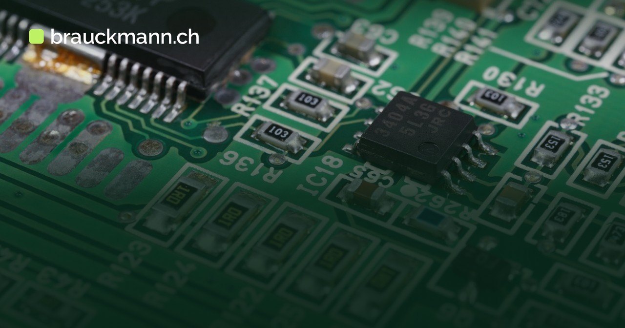 Symbolfoto zum Artikel „TorchTPU: PyTorch läuft jetzt nativ auf Googles TPUs“ (mother board, electronic, electronics)