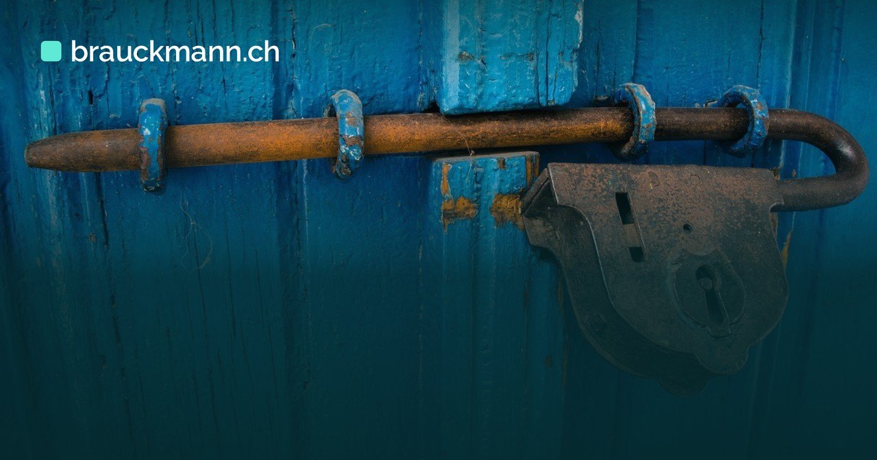 Symbolfoto zum Artikel „Updraftplus: Gestohlene Schlüssel gefährden 400 000 WordPress-Seiten“ (door, lock, blue door)