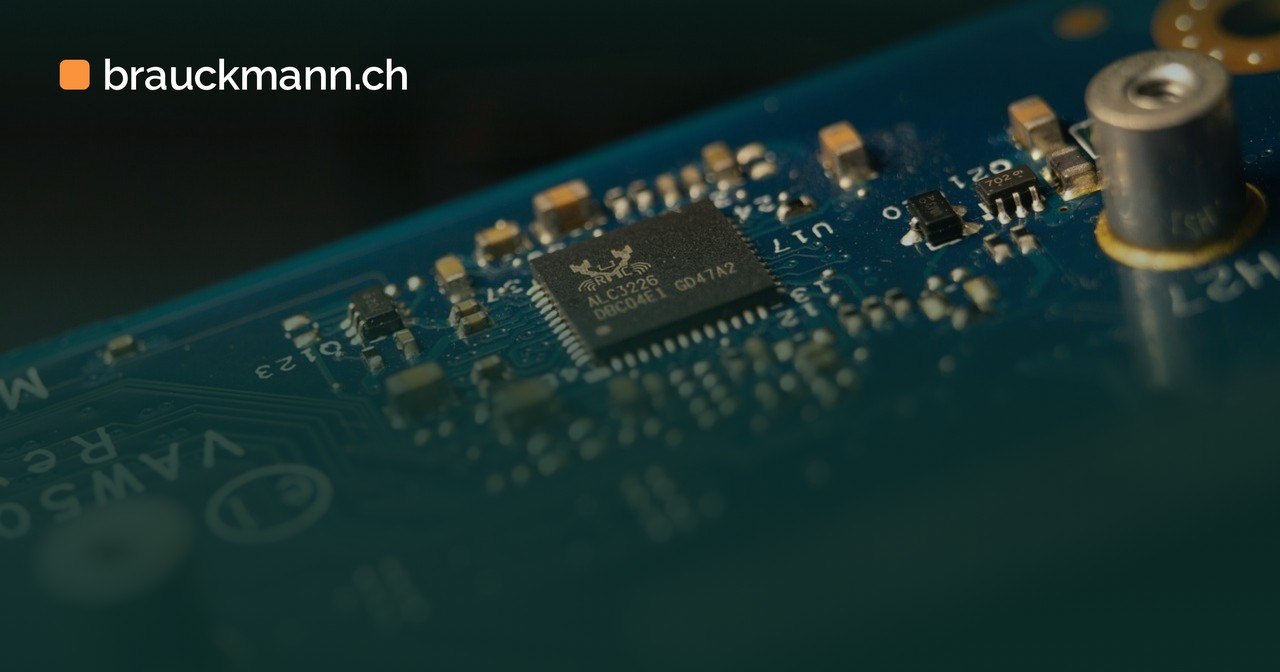 Symbolfoto zum Artikel „PHP-Lücken: NSA rät zum sofortigen Update auf 8.5.12“ (radar, radio technology, signals)