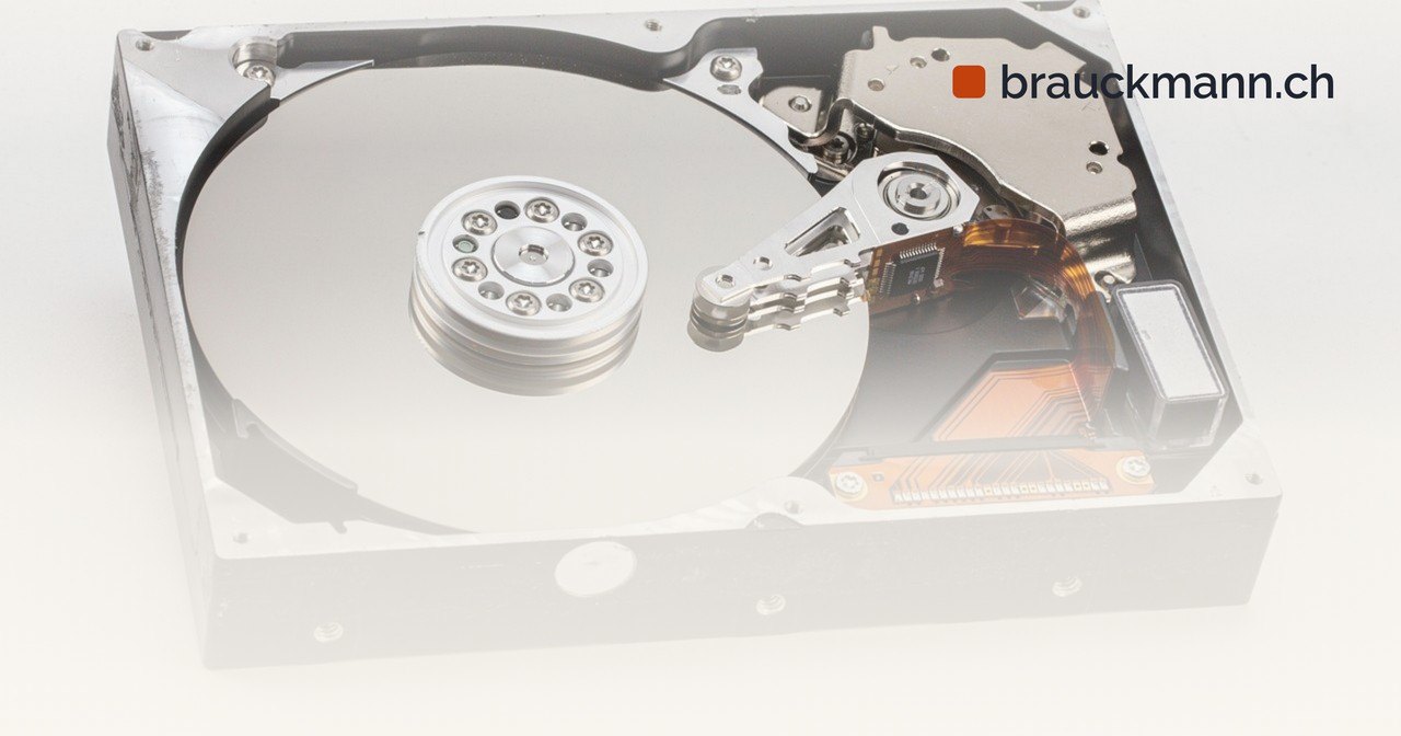 Symbolfoto zum Artikel „VeloCloud Orchestrator: dritte Zero-Day-Lücke ausgenutzt“ (hard drive inside, hard disk, hard drive)