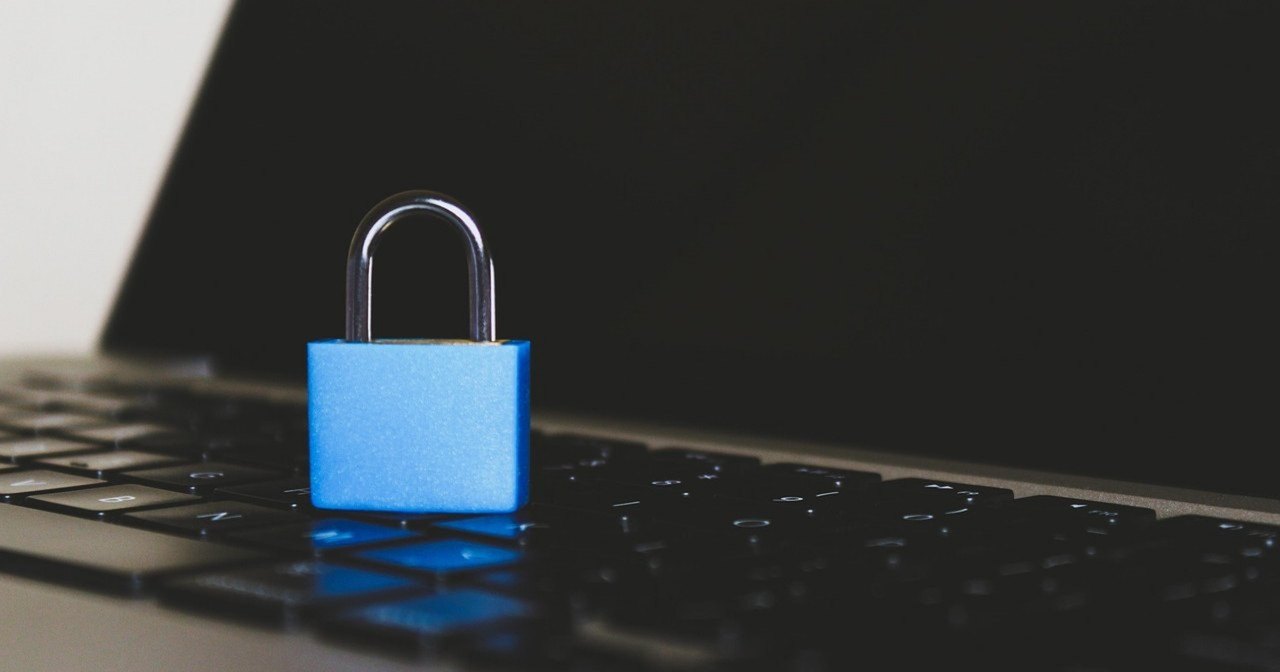Symbolfoto zum Artikel „OpenSSL 4.1.0: DTLS 1.3 kommt mit vier bekannten Bugs“ (cyber, security, crack)