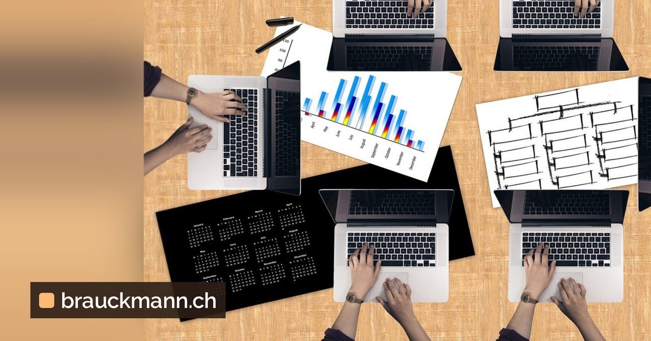 Symbolfoto zum Artikel „Outlook: Meeting Insights weichen einer Copilot-Funktion“ (laptop, hands, planning)