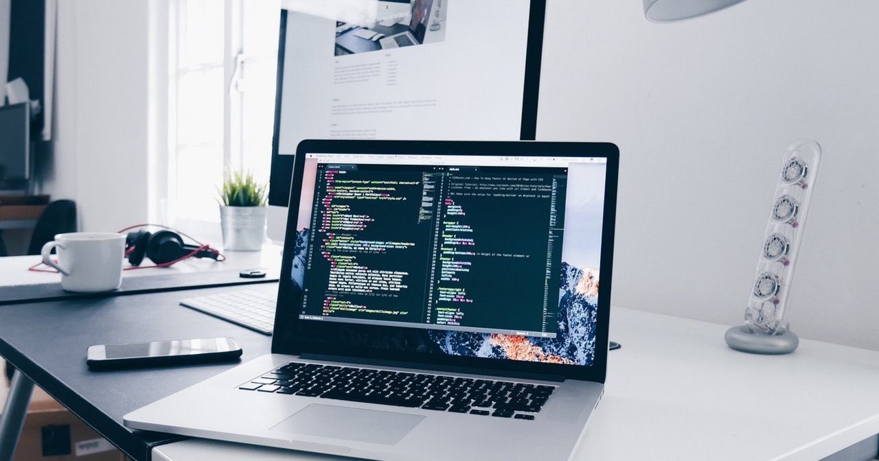 Symbolfoto zum Artikel „Patchday September 2026: Rekord mit 966 Schwachstellen“ (computer, laptop, tech)