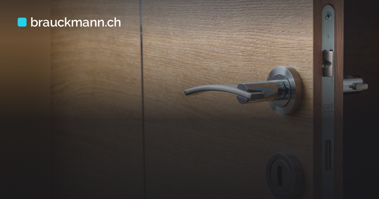 Symbolfoto zum Artikel „SharePoint-Bericht zeigt Dateien, die für alle offen sind“ (door, open, wooden)