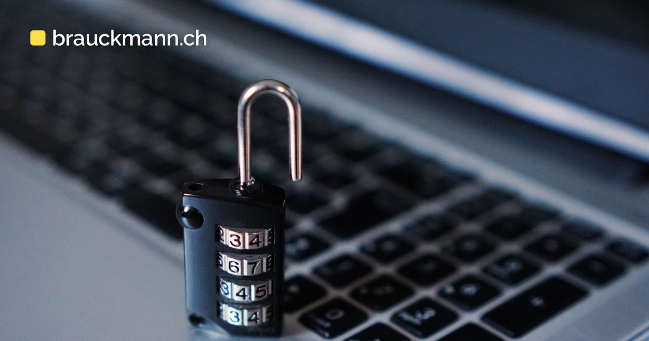 Symbolfoto zum Artikel „SharePoint-Server: August-Lücke wird aktiv ausgenutzt“ (computer, security, padlock)