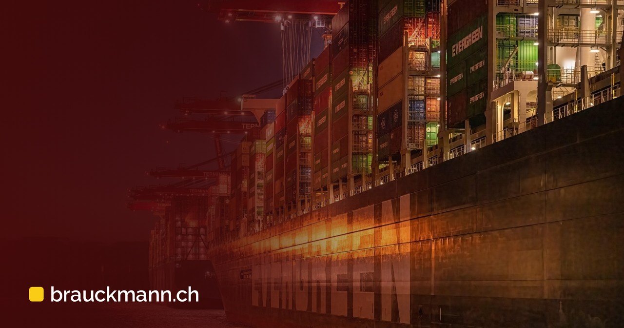 Symbolfoto zum Artikel „WSL Container: Linux-Container direkt in Windows testen“ (port, container ship, night)