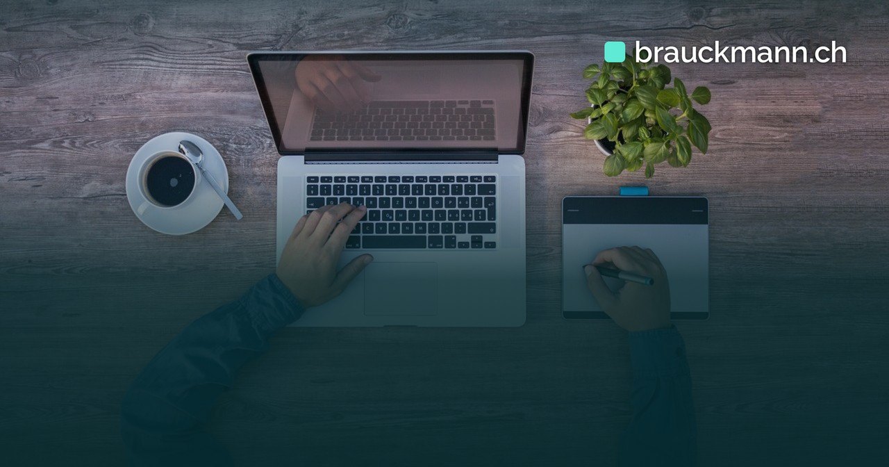 Symbolfoto zum Artikel „Zwei Macs mit einer Tastatur bedienen: zwei Wege im Vergleich“ (laptop, mockup, graphics tablet, tablet)